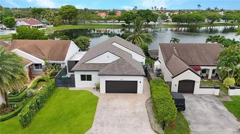 18834 NW 80th Ct, Hialeah, FL 33015