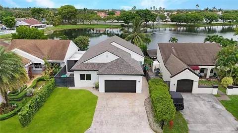 18834 NW 80th Ct, Hialeah, FL 33015