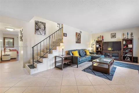 3 Pleasant Hill Ln #3, Tamarac, FL 33319