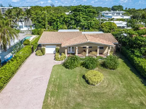160 NE Wavecrest Ct, Boca Raton, FL 33432