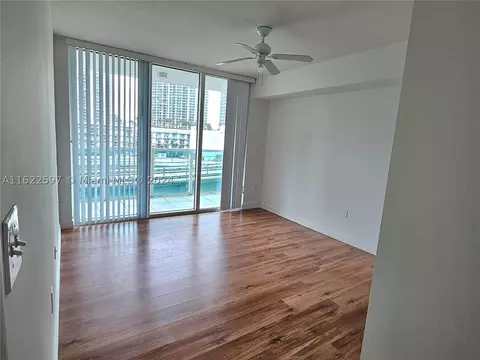 31 SE 5th St #811, Miami, FL 33131