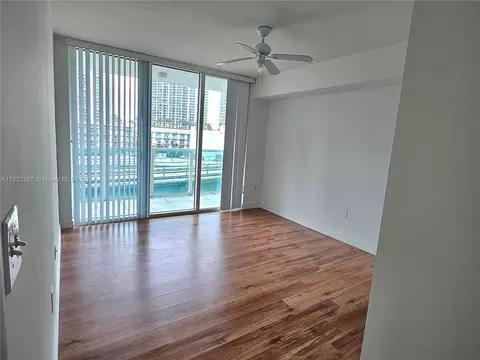 31 SE 5th St #811, Miami, FL 33131