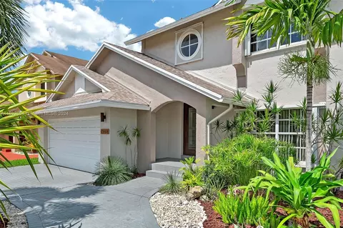 19018 NW 77th Pl, Hialeah, FL 33015