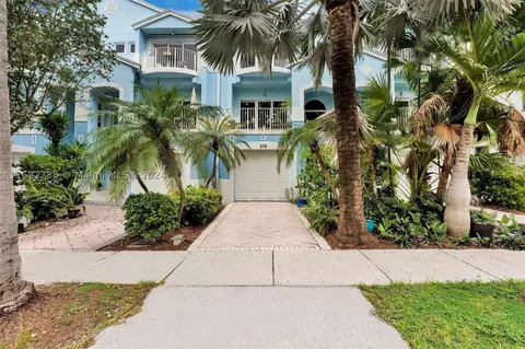 379 Franklin St #2, Hollywood, FL 33019
