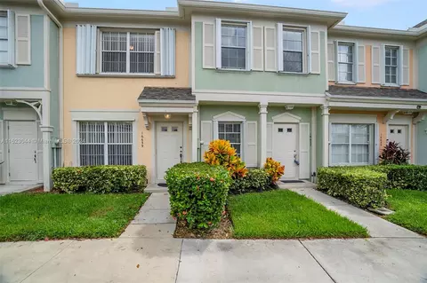16639 Hemingway Dr, Weston, FL 33326