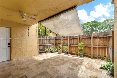 10891 NW 7th St #14-31, Miami, FL 33172