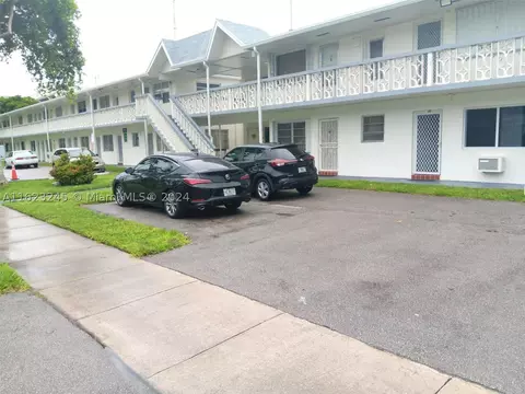 101 NW 204th St #5, Miami Gardens, FL 33169