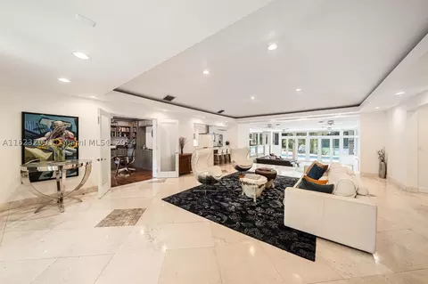 6505 SW 92nd St, Pinecrest, FL 33156