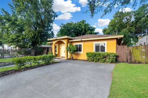 6949 NW 6th Ct, Miami, FL 33150