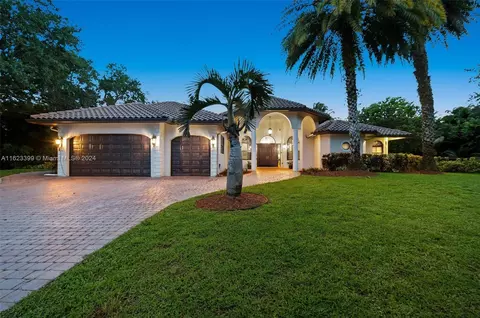 5307 SW 111th Ter, Davie, FL 33328