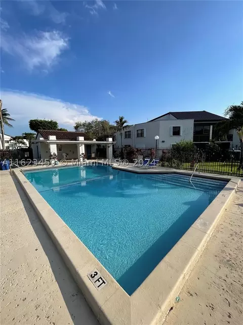 9423 Fontainebleau Blvd #102, Miami, FL 33172