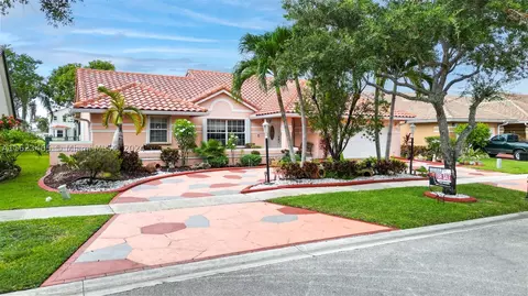 556 NW 164th Ave, Pembroke Pines, FL 33028