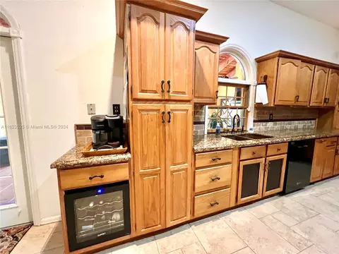 Kitchen - 2110 NE 39th Blvd, Okeechobee, FL 34972 photo 2 of 5
