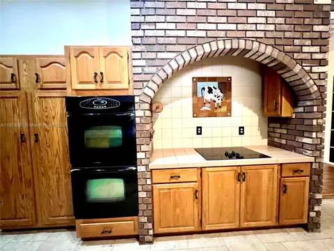 Kitchen - 2110 NE 39th Blvd, Okeechobee, FL 34972 photo 5 of 5