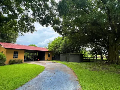 Exterior - 2110 NE 39th Blvd, Okeechobee, FL 34972 photo 4 of 16