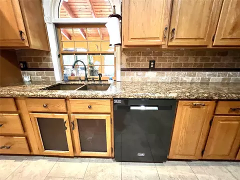 Kitchen - 2110 NE 39th Blvd, Okeechobee, FL 34972 photo 3 of 5