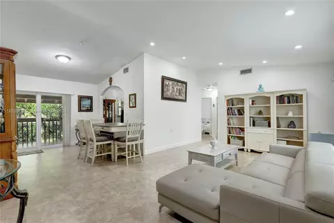 9750 SW 210th St, Cutler Bay, FL 33189
