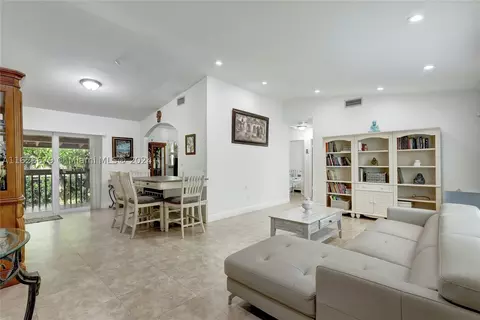 9750 SW 210th St, Cutler Bay, FL 33189