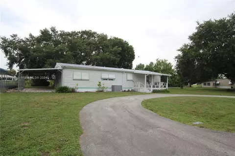 1236 Chobee Loop, Okeechobee, FL 34974 photo 3