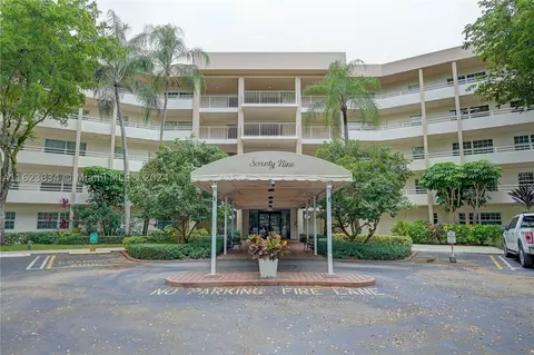 3980 Oaks Clubhouse Dr #406, Pompano Beach, FL 33069