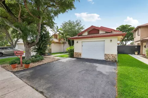534 Lakeside Cir, Sunrise, FL 33326