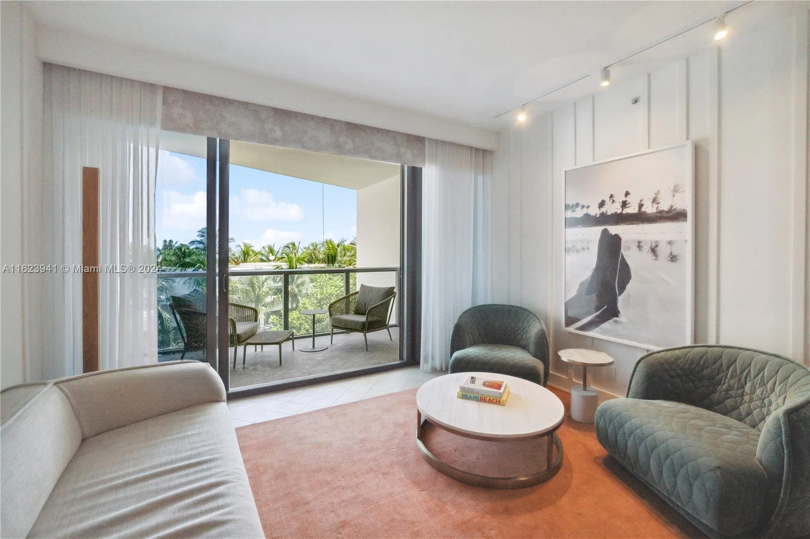 2201 Collins Ave Unit 327