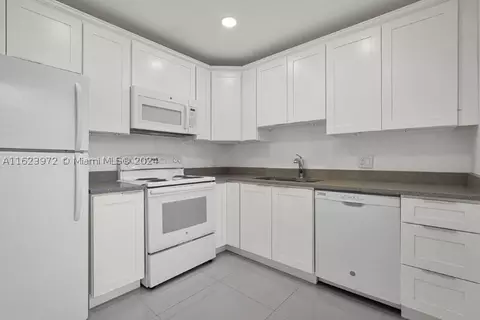 136 S Cypress Rd #318, Pompano Beach, FL 33060