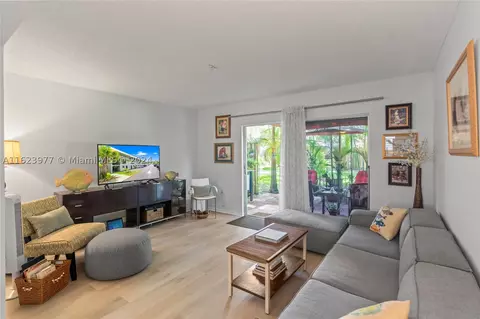 809 W Oakland Park Blvd #J2, Oakland Park, FL 33311