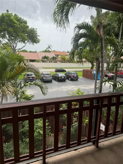 11235 SW 88th St #206E, Miami, FL 33176