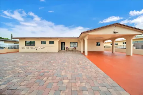 11112 NW 59th Pl, Hialeah, FL 33012
