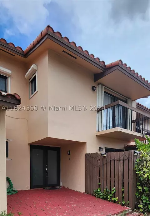3809 SW 82nd Ave #V-21, Miami, FL 33155