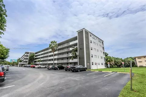 4800 Hillcrest Ln #112, Hollywood, FL 33021