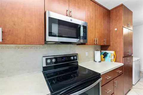 300 E Layne Blvd #207, Hallandale Beach, FL 33009