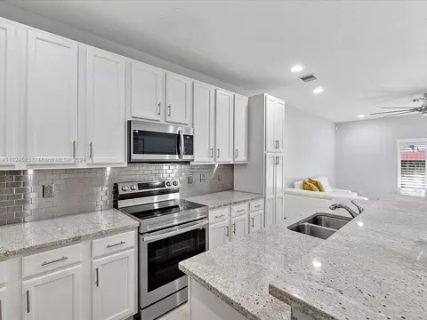 6002 Woodlands Blvd, Tamarac, FL 33319