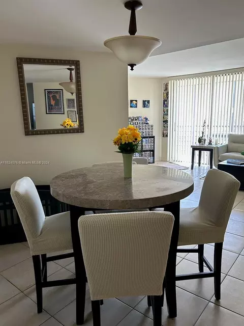 20500 W Country Club Dr #508, Aventura, FL 33180