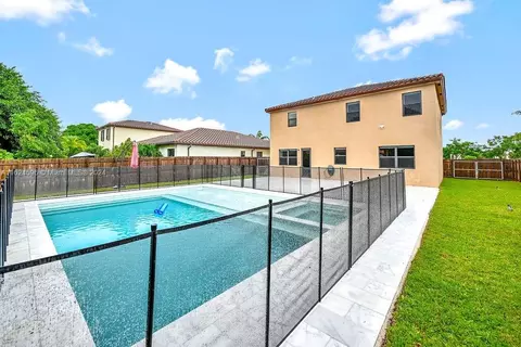 2382 SE 3rd St, Homestead, FL 33033