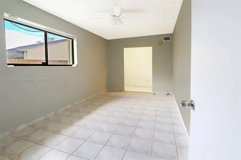 19960 NW 65th Ct, Hialeah, FL 33015 photo 17