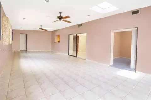 19960 NW 65th Ct, Hialeah, FL 33015 photo 14