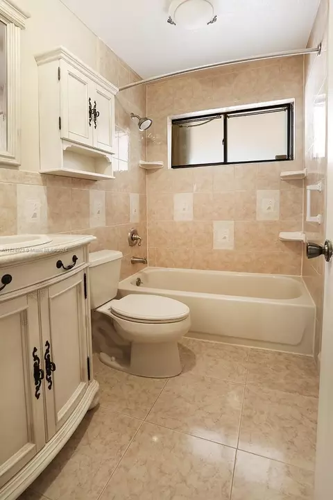 19960 NW 65th Ct, Hialeah, FL 33015 photo 22