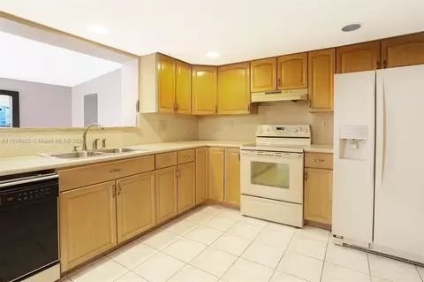19960 NW 65th Ct, Hialeah, FL 33015 photo 12