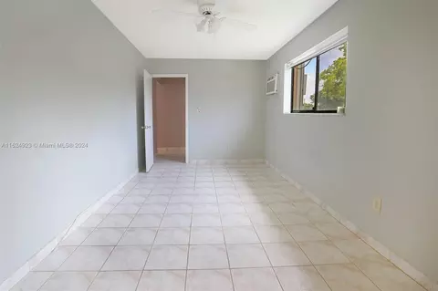 19960 NW 65th Ct, Hialeah, FL 33015 photo 18