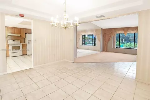 19960 NW 65th Ct, Hialeah, FL 33015 photo 9