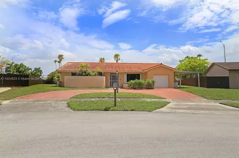 19960 NW 65th Ct, Hialeah, FL 33015 photo 4