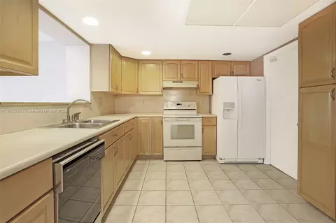 19960 NW 65th Ct, Hialeah, FL 33015 photo 11