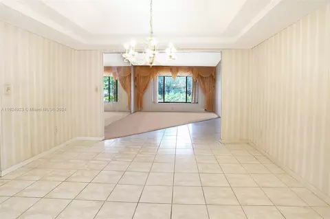 19960 NW 65th Ct, Hialeah, FL 33015 photo 10