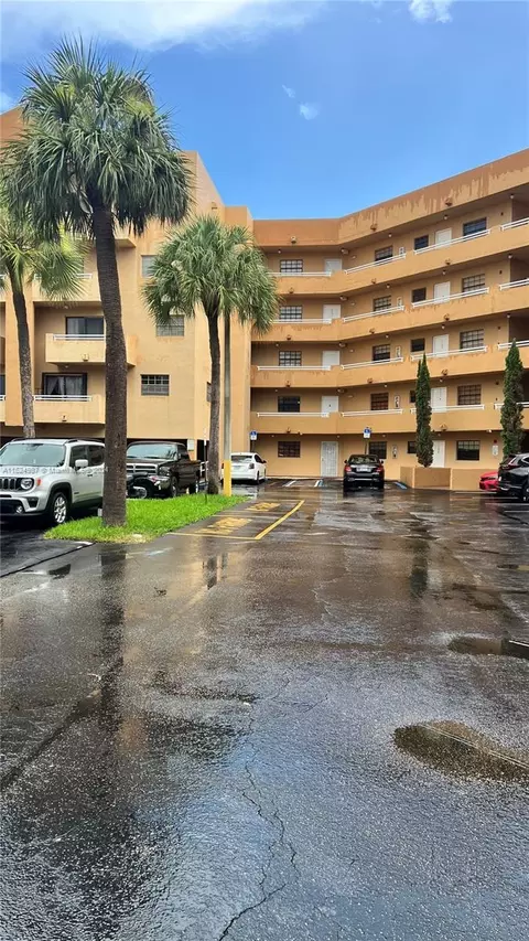 15969 NW 64th Ave #213, Miami Lakes, FL 33014