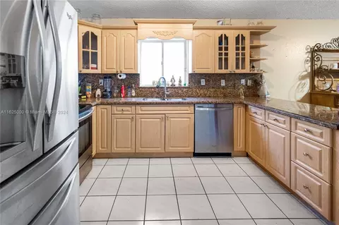 3583 W 72nd St, Hialeah, FL 33018 photo 6