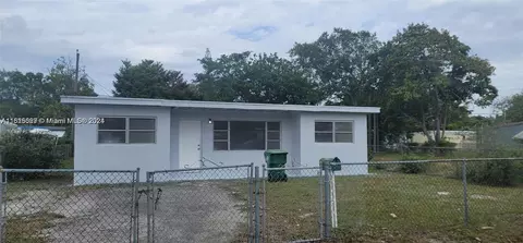 2071 Wilmington St, Opa Locka, FL 33054