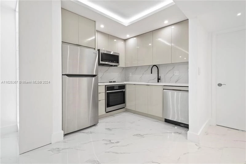 215 NE 16th Ave Unit 105