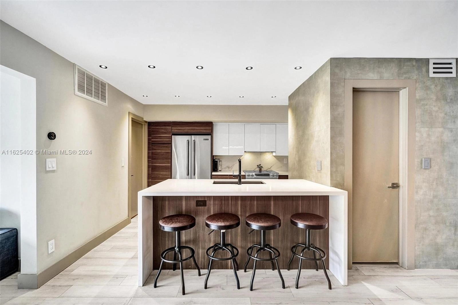 4928 Sheridan St Unit 8  